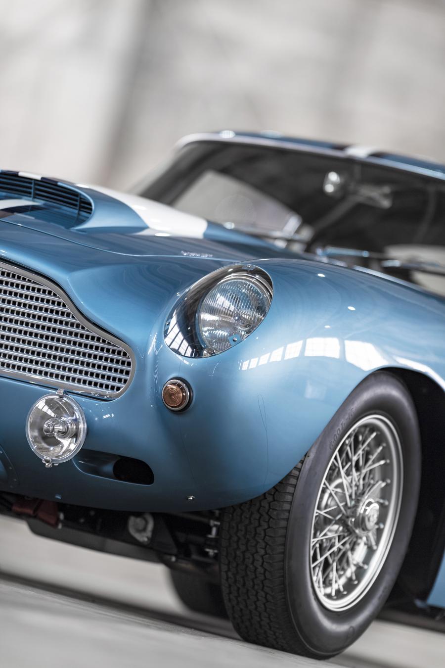 Детали экстерьера Aston Martin DB4 GT Continuation 2017 года  (UK) (фото 38 из 90)
